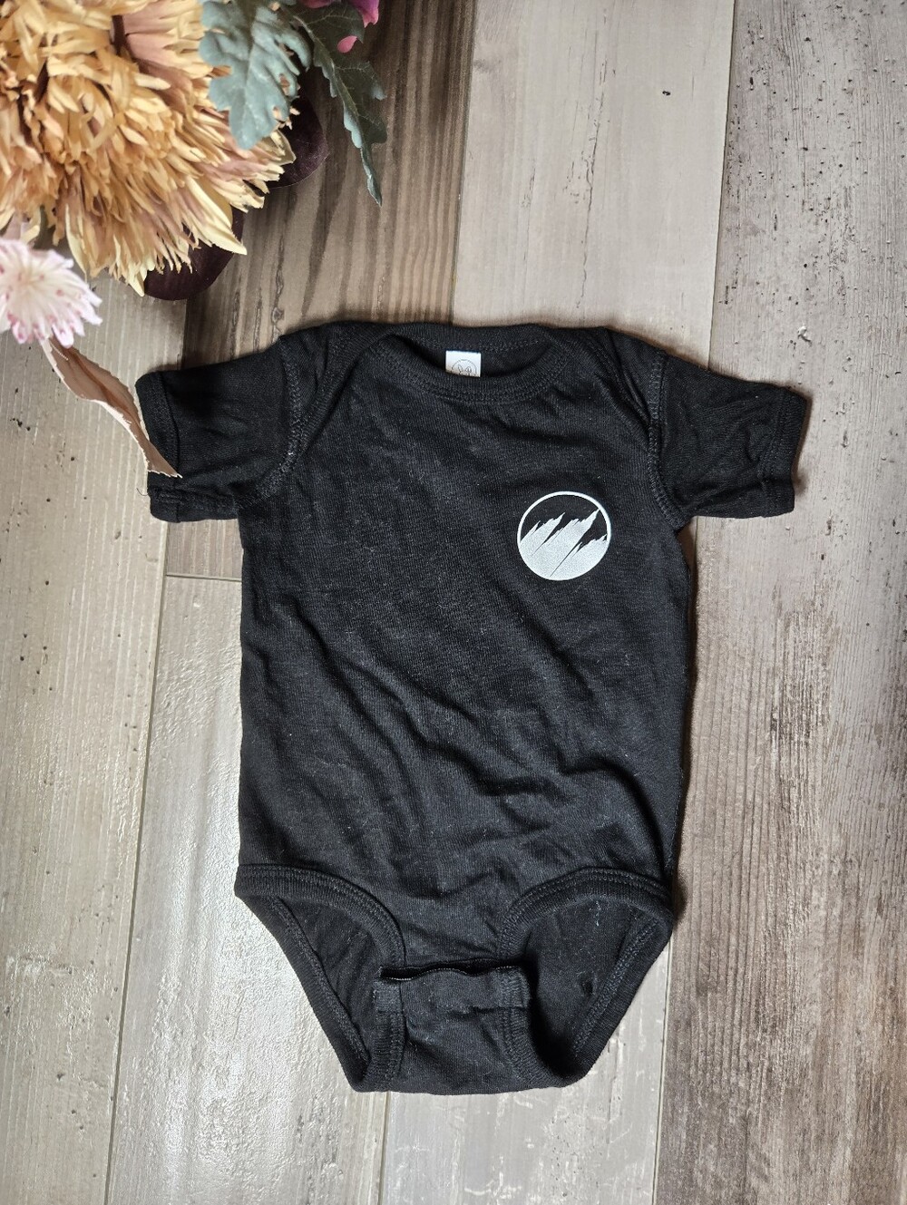 Rabbit Skins Baby Black & White Flatirons Church Onesie Bodysuit Size 6m